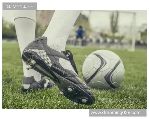 足球明星们的靴子时尚揭秘探索他们场上场下的独特选择与风格