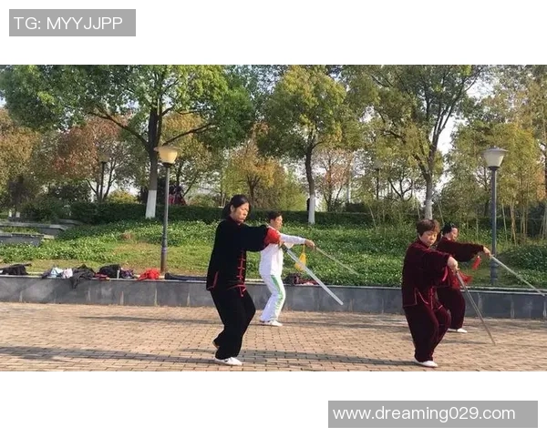 篮球明星儿子的一天:从晨练到晚餐的精彩生活记录